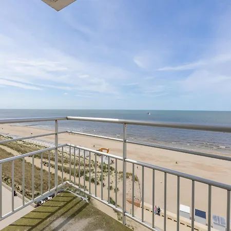 Apartman Bright Beachfront Apartment, Cleaning Included